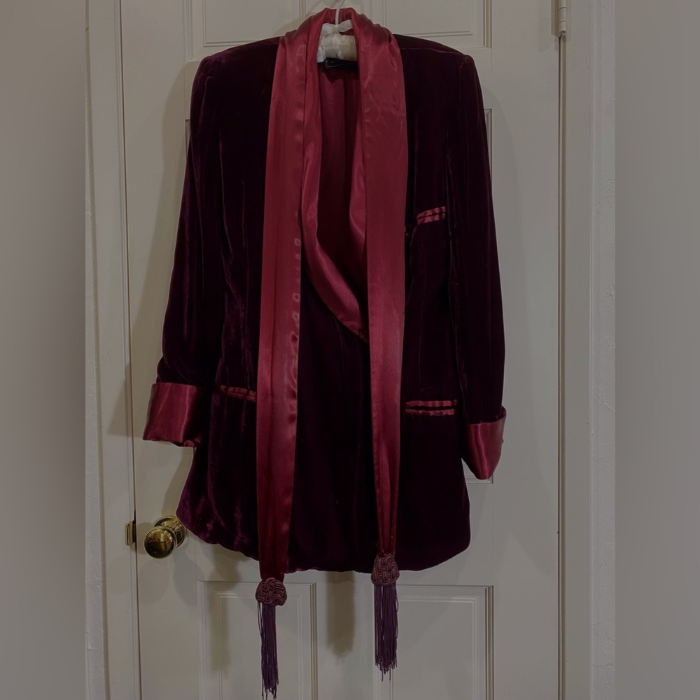 Meier and Frank vintage burgundy smoking jacket - Picture 2 of 10